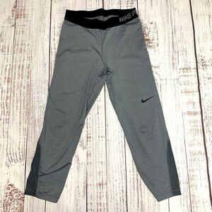 Nike Pro Workout Capri Leggings Pants Size Medium